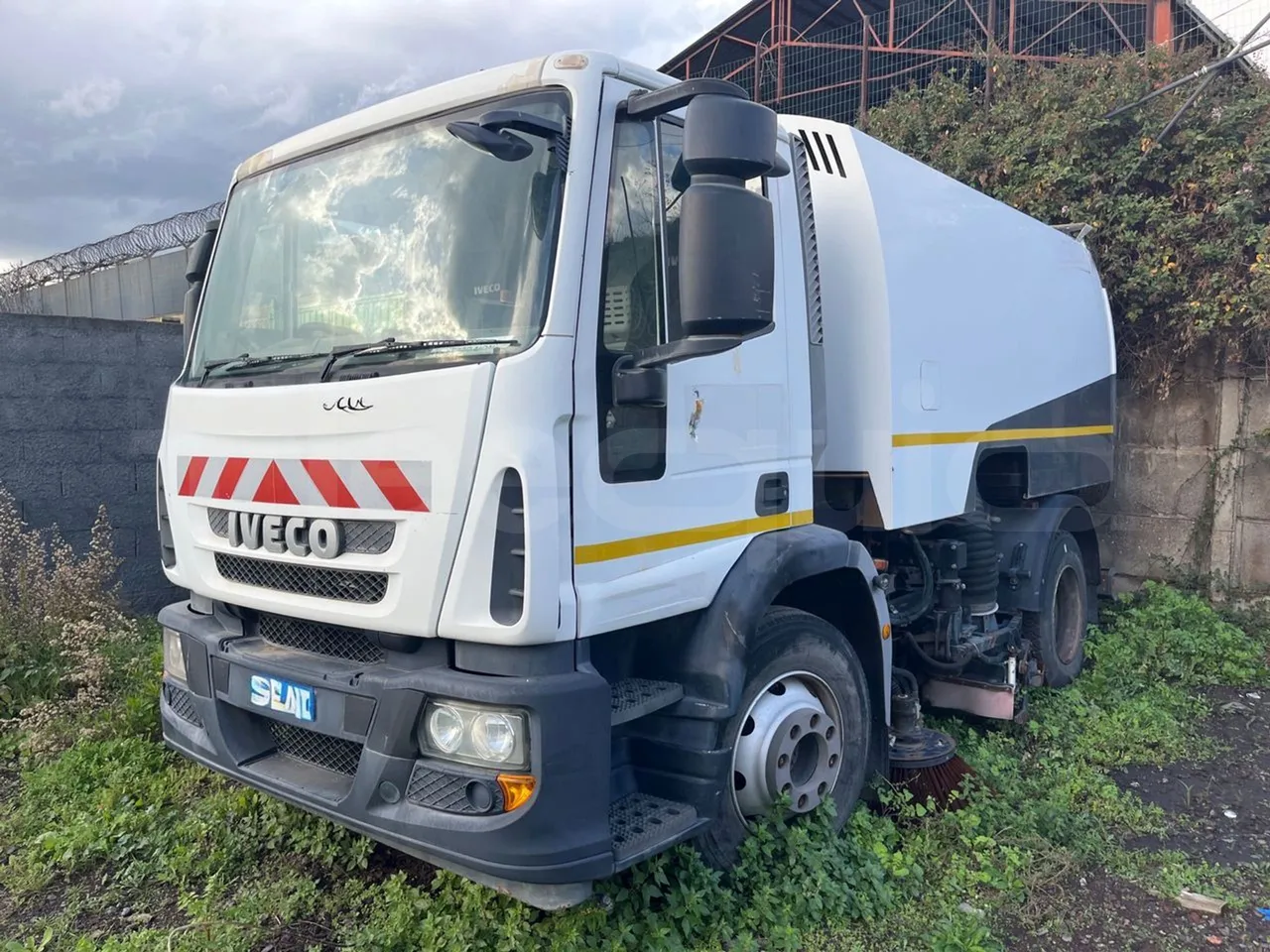Iveco Faun Viatek 160/150 E4 SK600 - Euro5- 160kW - 6.917mt - 3/4 front left