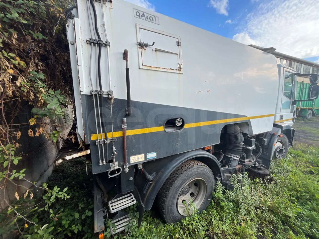 Iveco Faun Viatek 160/150 E4 SK600 - Euro5- 160kW - 6.917mt - 3/4 right rear doors closed