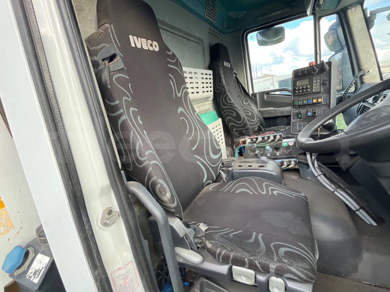 Iveco Faun Viatek 160/150 E4 SK600 - Euro5- 160kW - 6.917mt - driver's seat photo