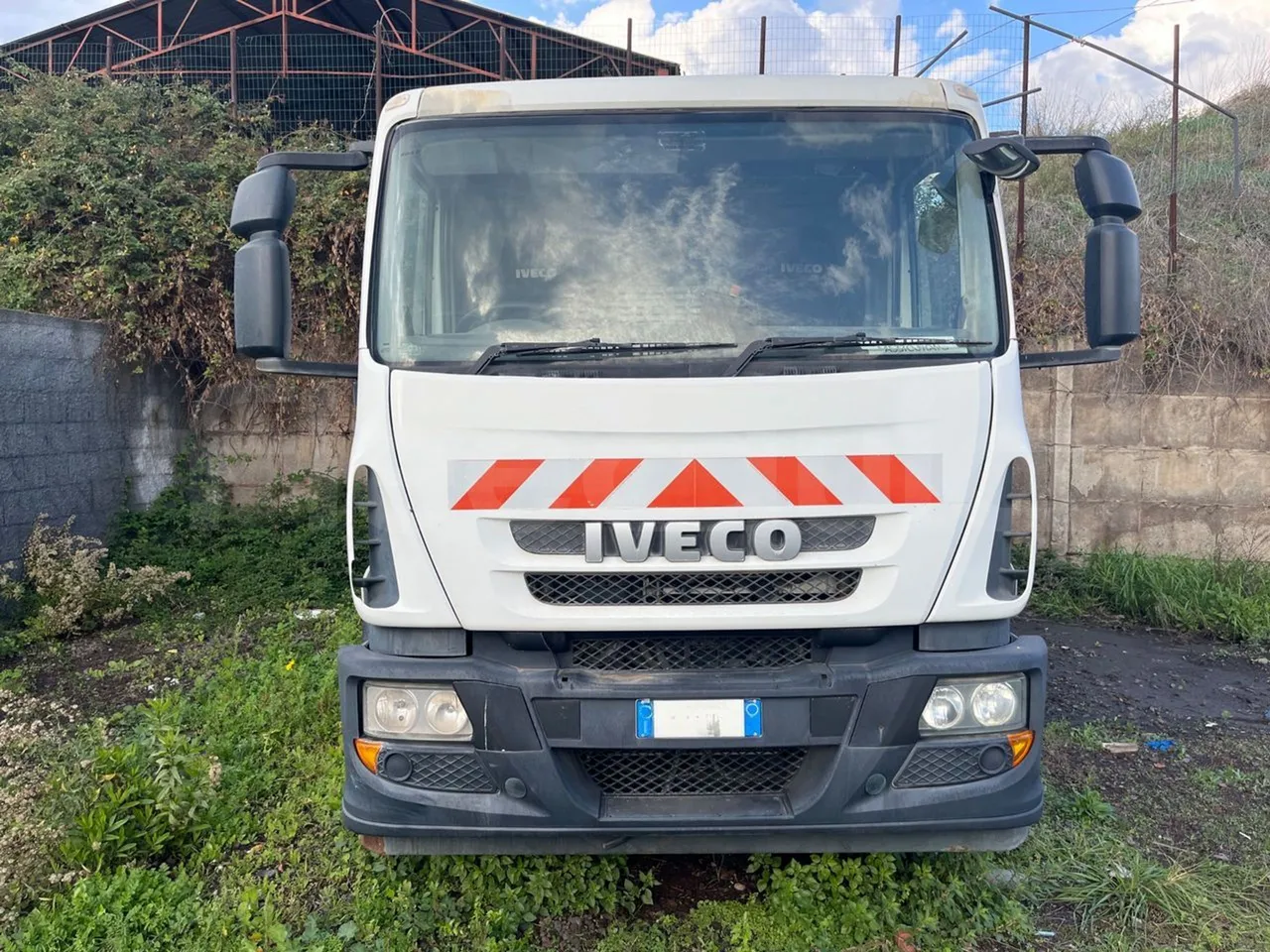 Iveco Faun Viatek 160/150 E4 SK600 - Euro5- 160kW - 6.917mt - front photo