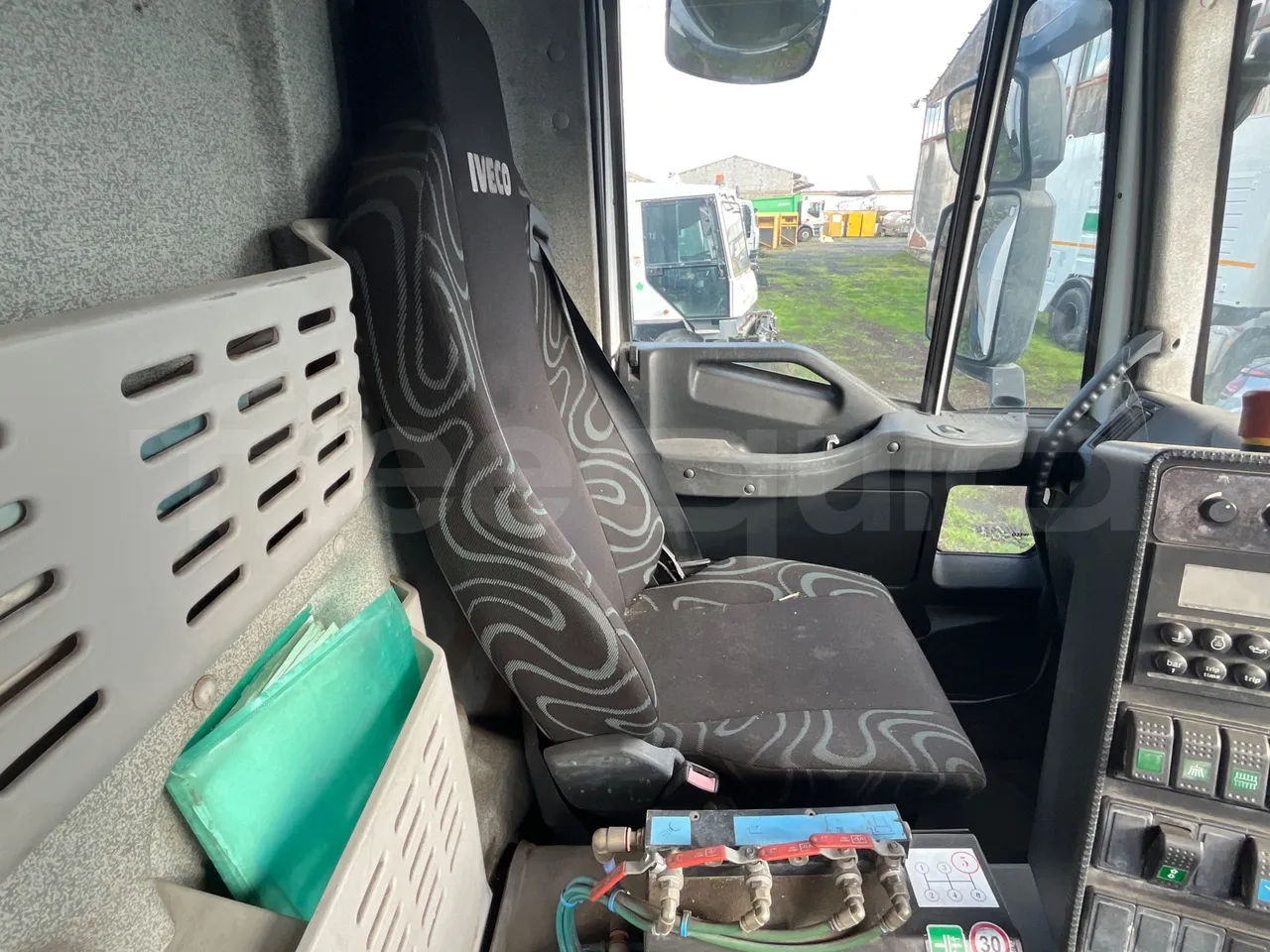 Iveco Faun Viatek 160/150 E4 SK600 - Euro5- 160kW - 6.917mt - hostess seat photo