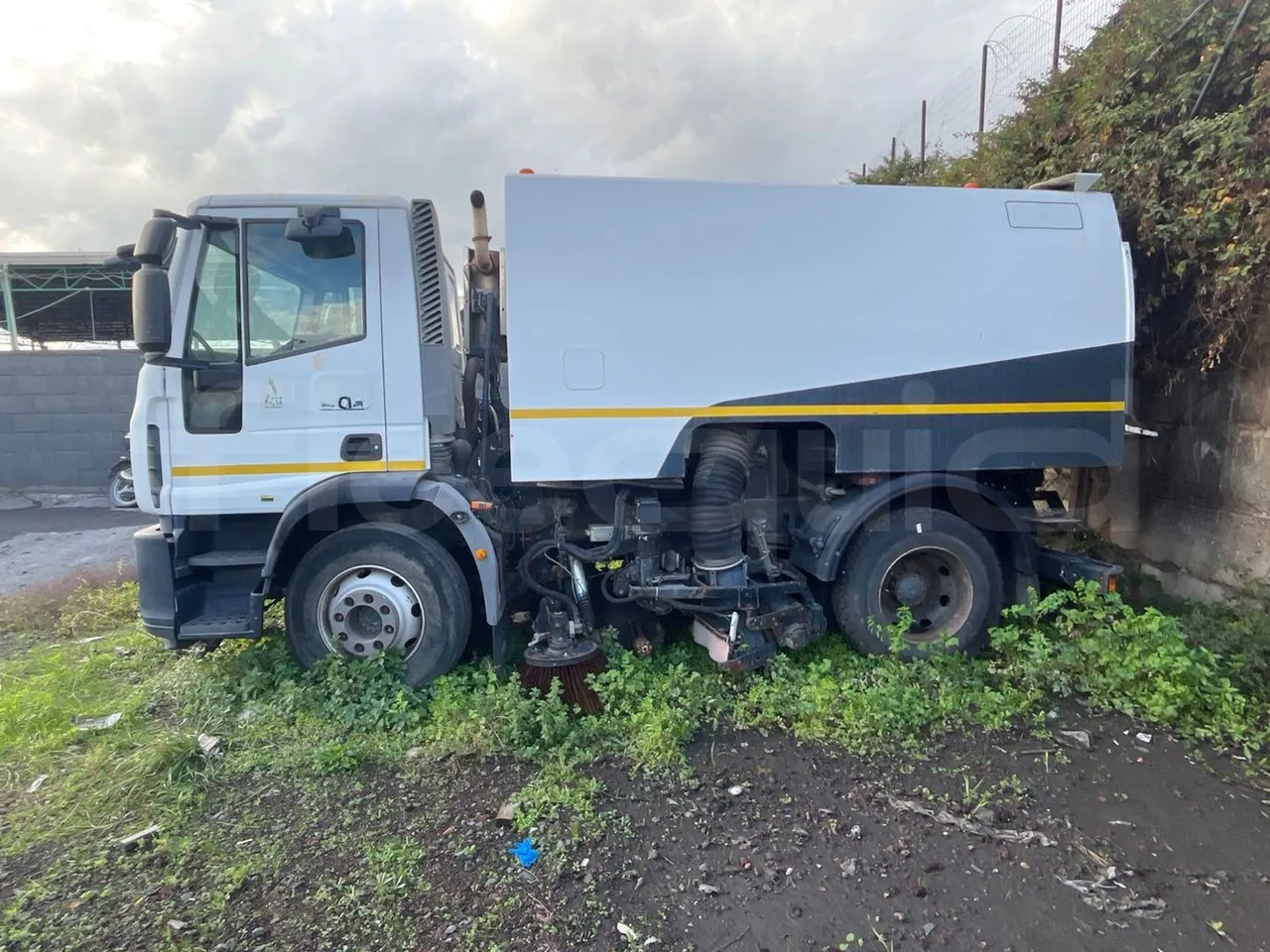 Iveco Faun Viatek 160/150 E4 SK600 - Euro5- 160kW - 6.917mt - left side photo