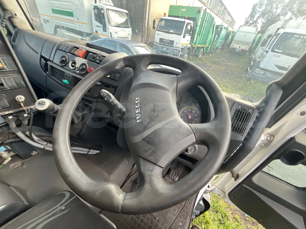 Iveco Faun Viatek 160/150 E4 SK600 - Euro5- 160kW - 6.917mt - steering wheel photo
