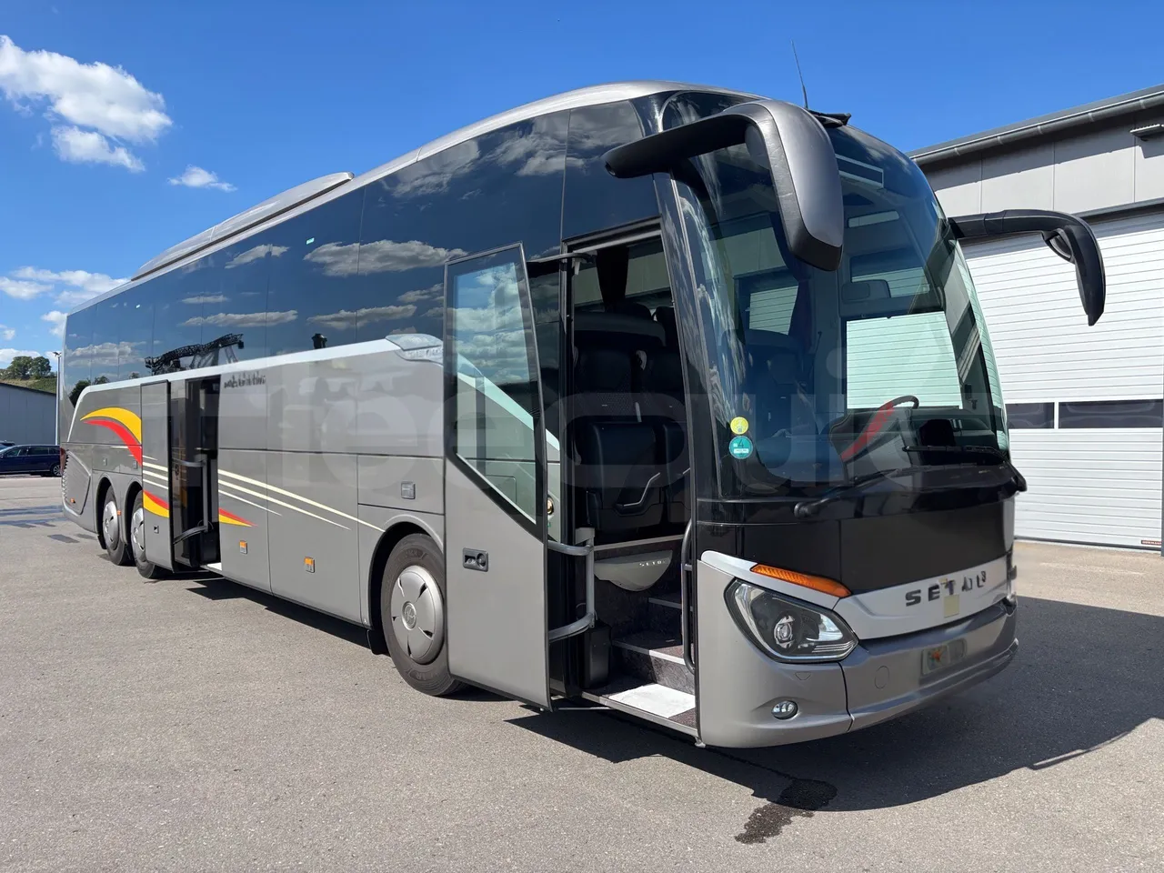 Setra S516 - 3/4 Front Right Side Doors Open