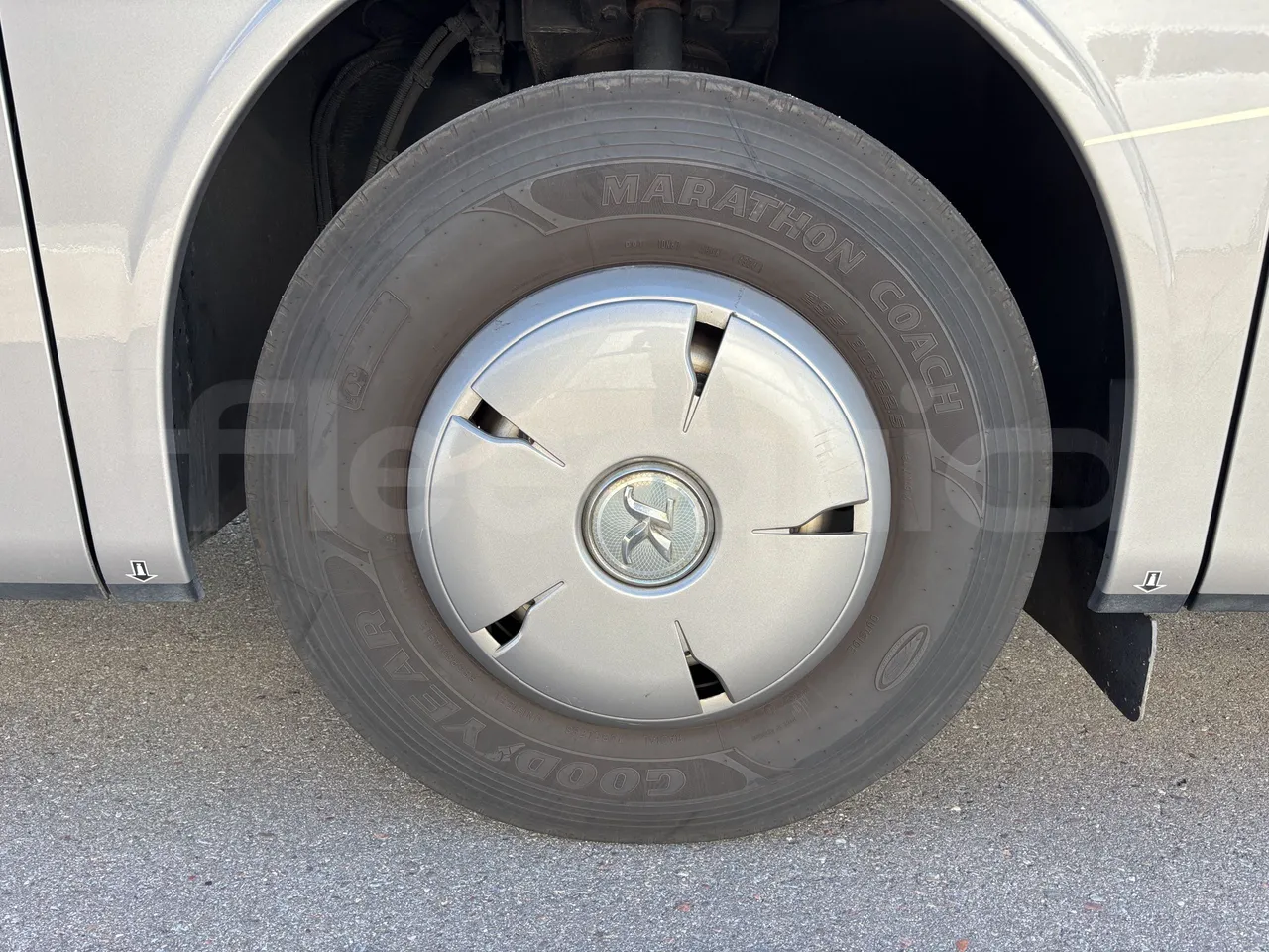 Setra S516 - First Axle Left Side: Complete Tyre