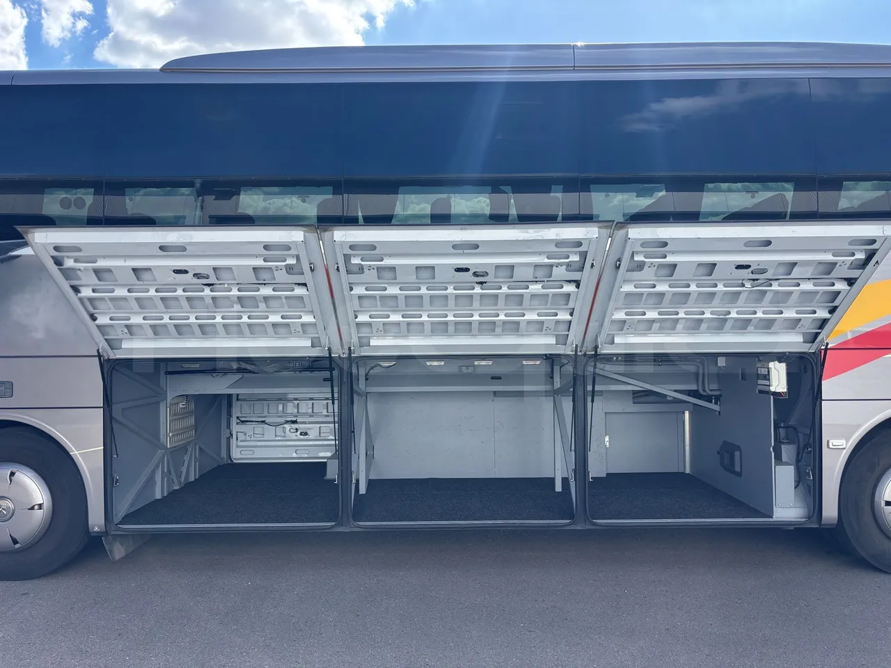 Setra S516 - Luggage Rack Left Side