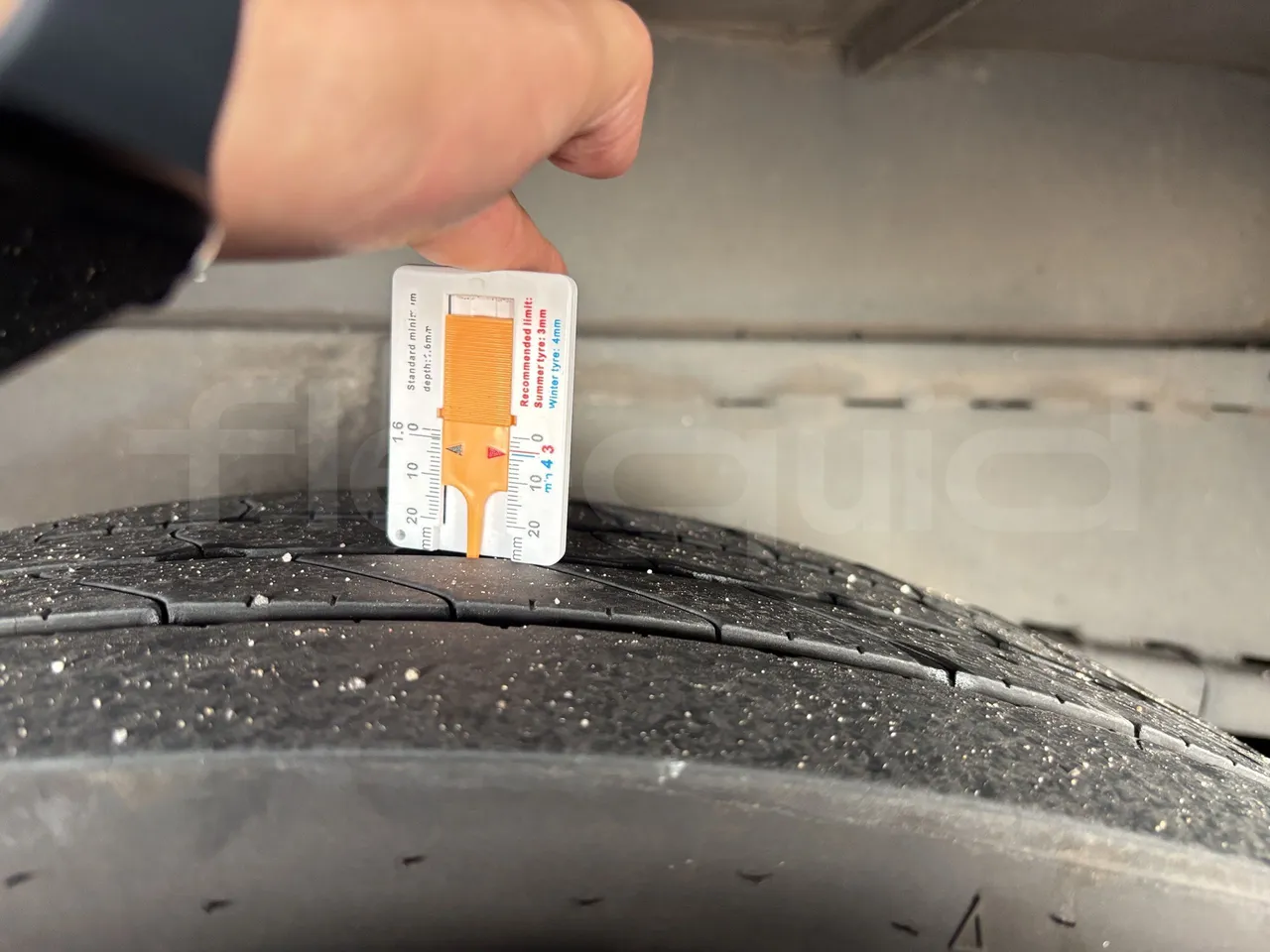 Setra S516 - Second Axle Left Side: Tyre Thickness