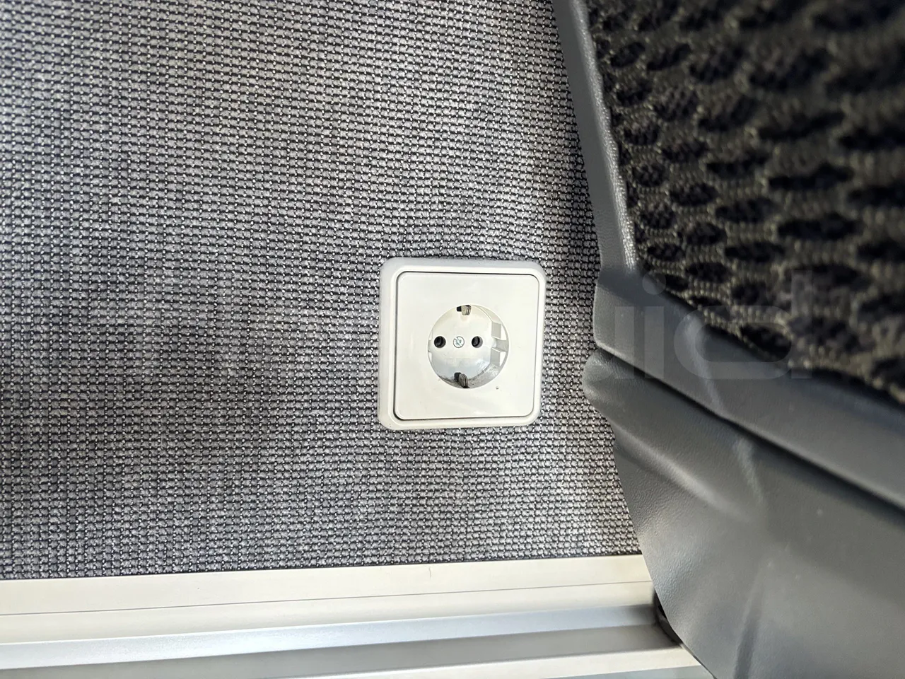 Setra S516 - Power Outlets