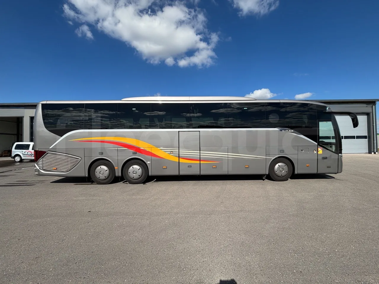 Setra S516 - Right Side