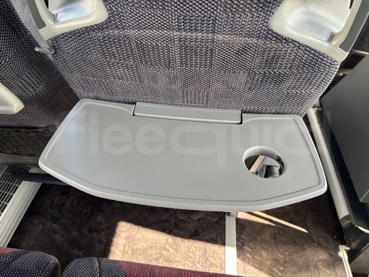 Setra S516 - Table