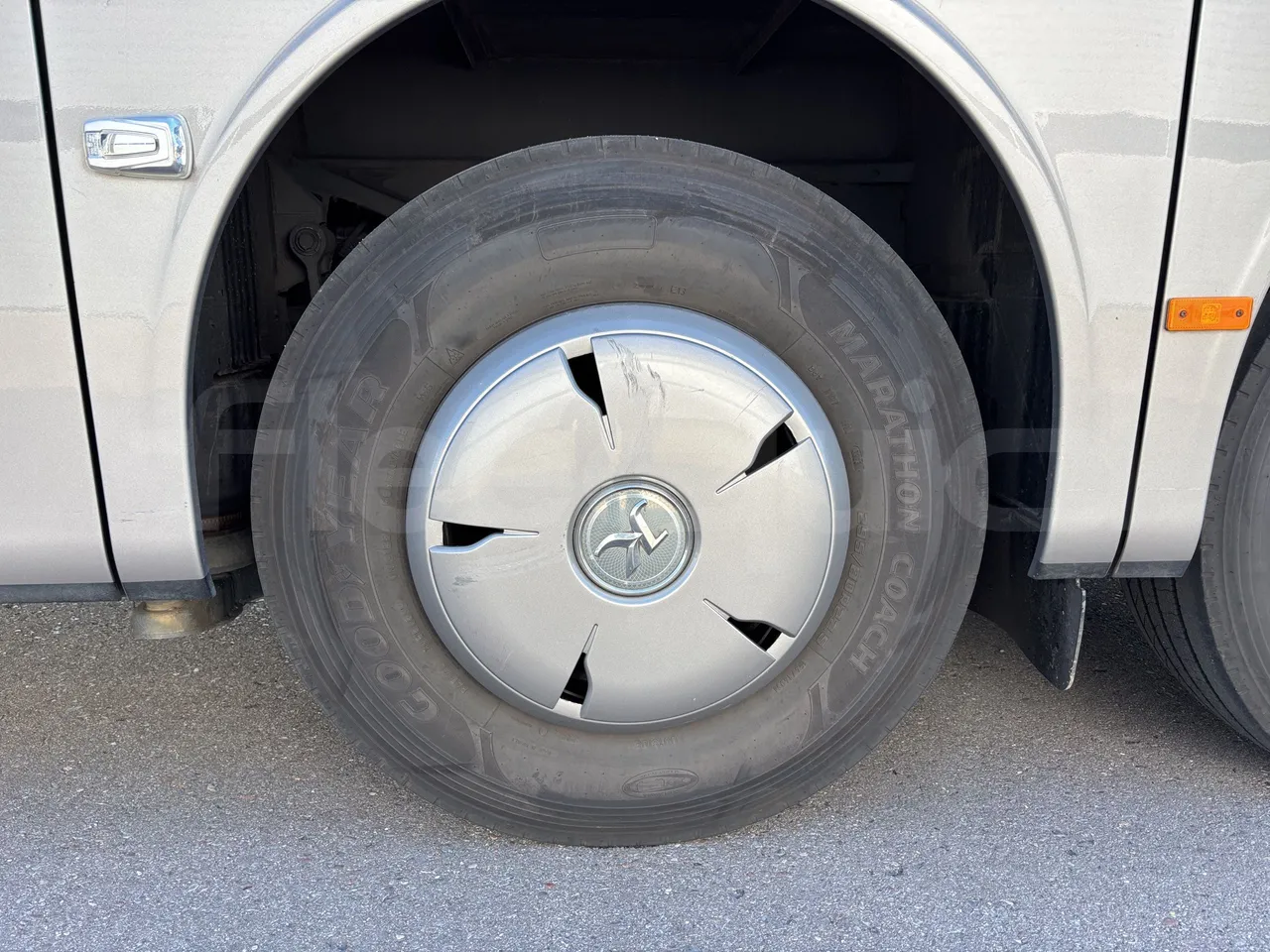 Setra S516 - First Axle Left Side: Tyre Tread