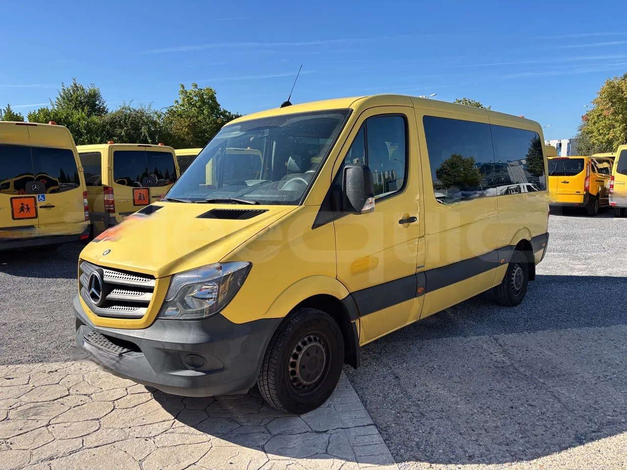 Mercedes-Benz Sprinter - 3/4 Front Left Side