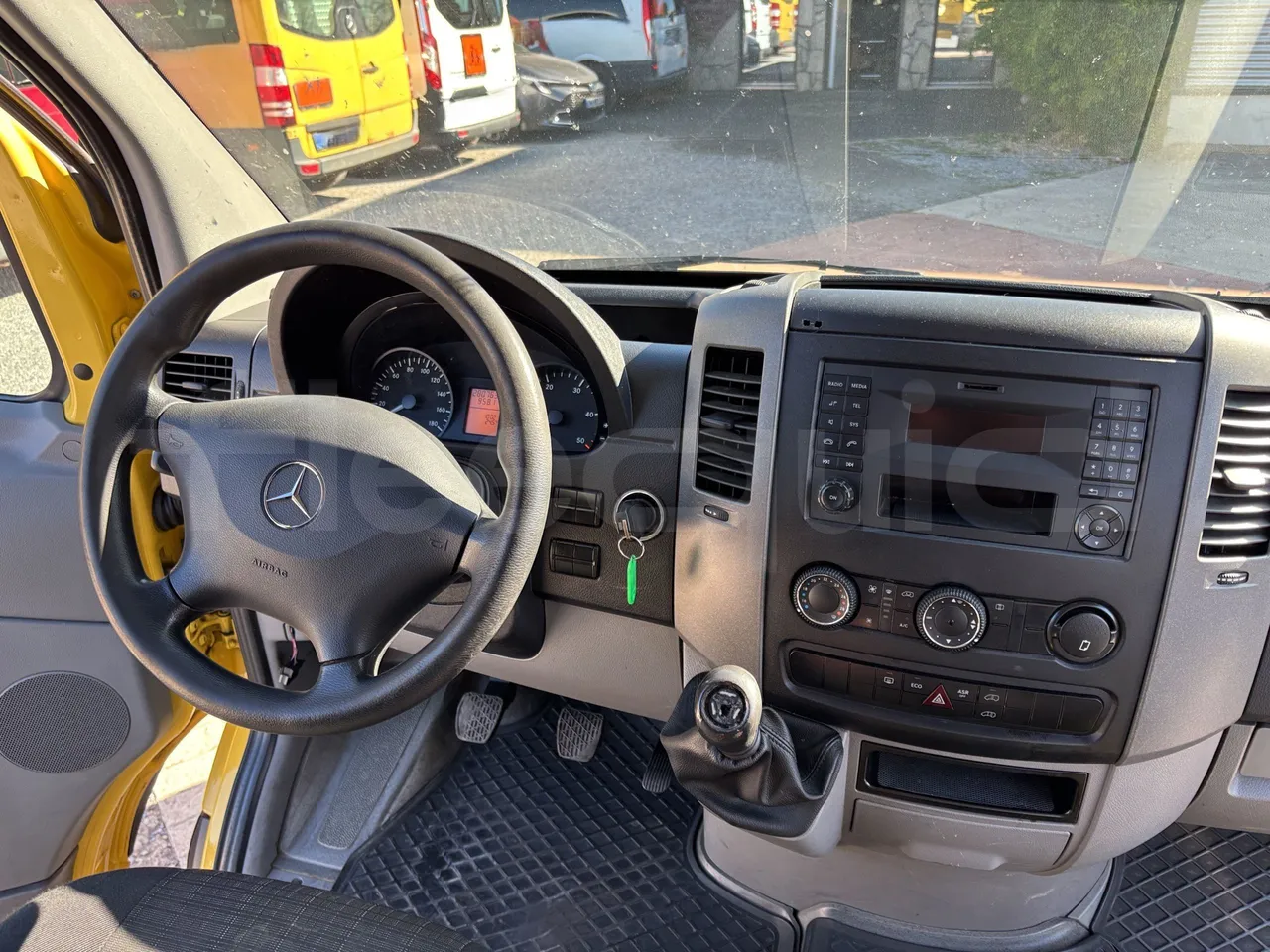 Mercedes-Benz Sprinter - Complete Driver's Dashboard