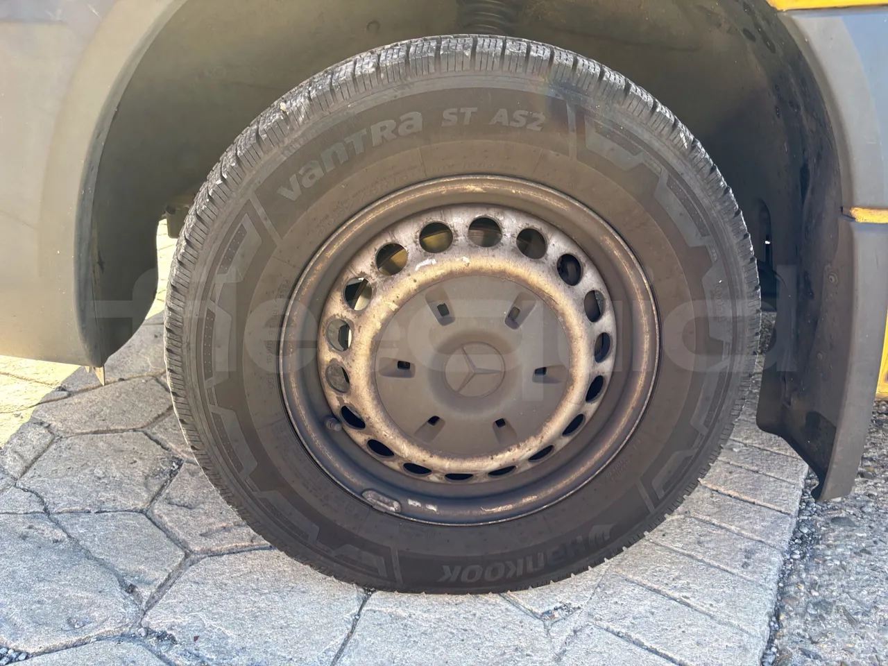 Mercedes-Benz Sprinter - First Axle Left Side: Complete Tyre