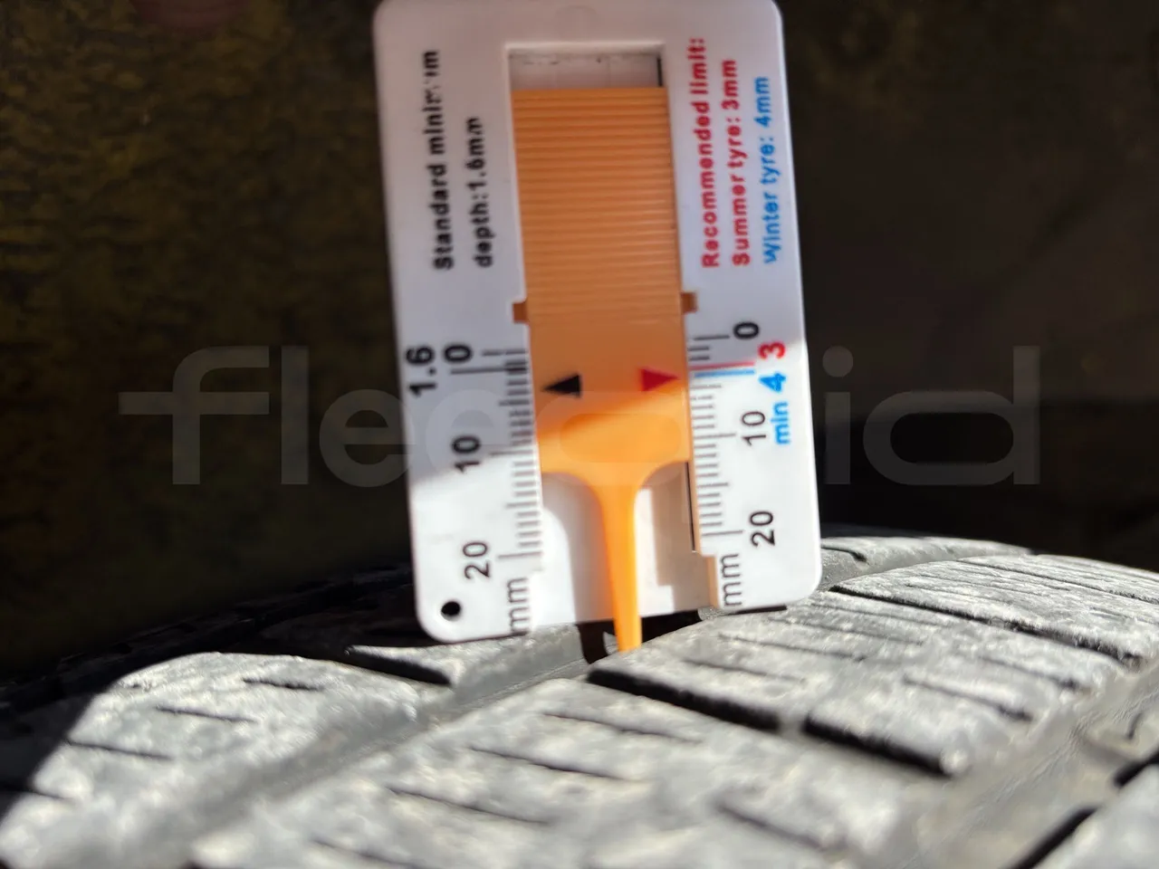 Mercedes-Benz Sprinter - Second Axle Left Side: Tyre Size