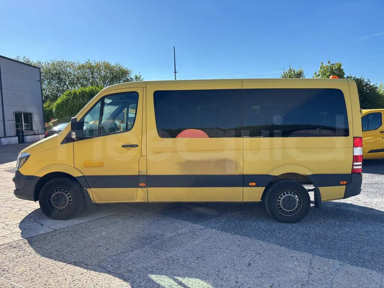 Mercedes-Benz Sprinter - Left Side
