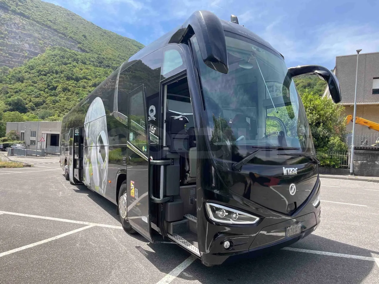 Irizar Daf - 3/4 right front doors open