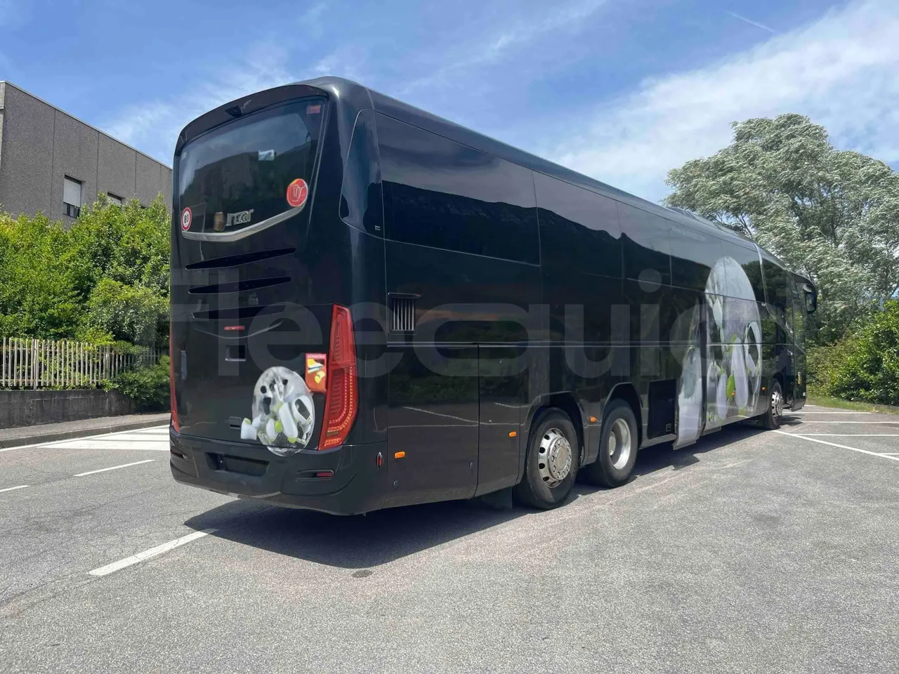 Irizar Daf - 3/4 right rear doors open