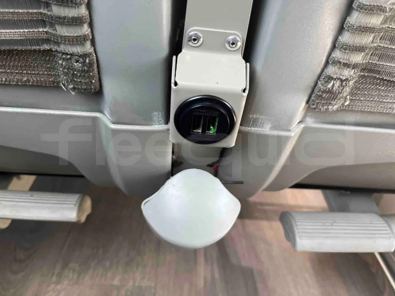 Irizar Daf - usb charging detail