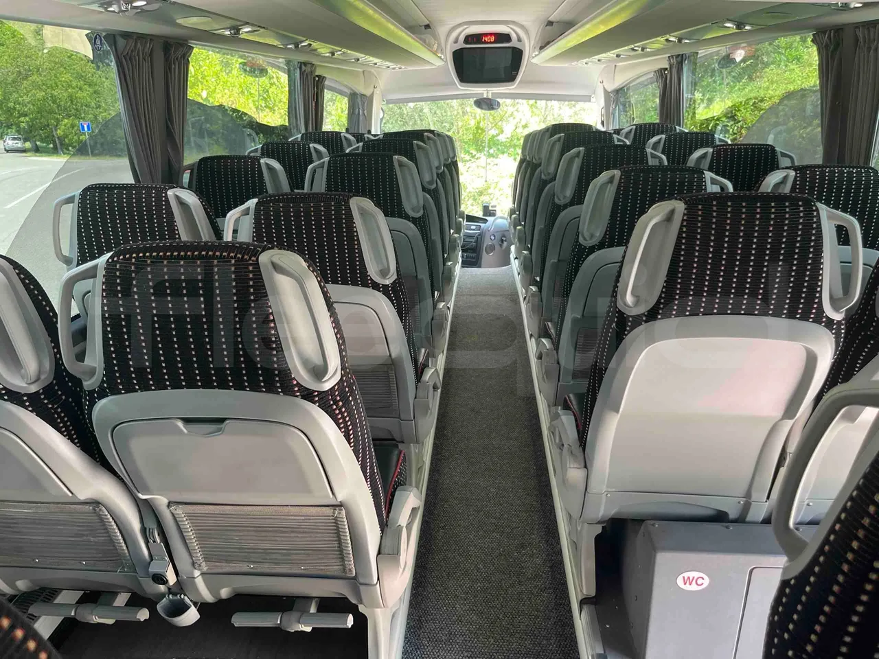 Irizar Daf - forward view middle aisle