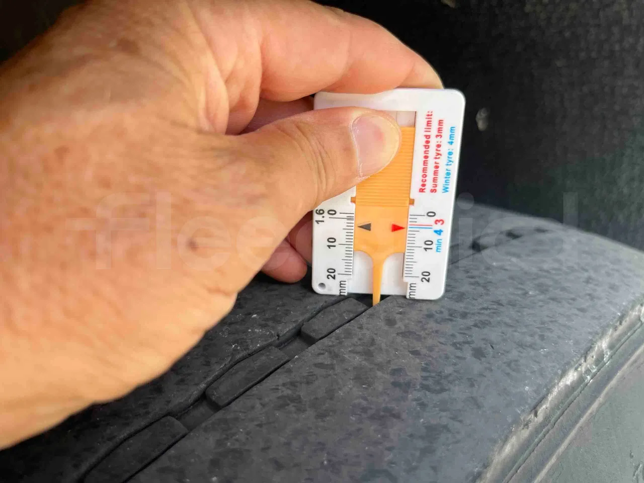 Irizar Daf - tread condition front tires left