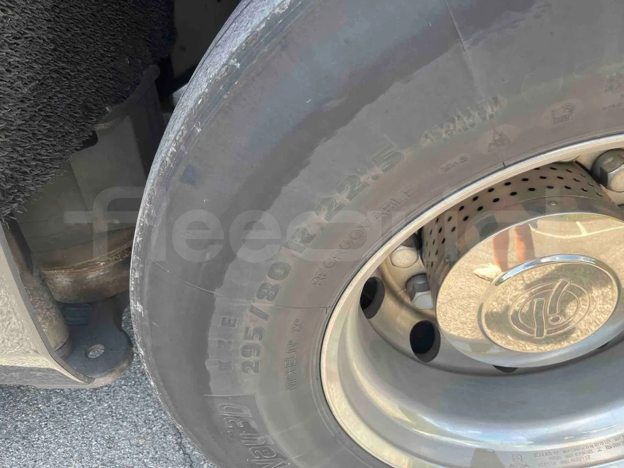 Irizar Daf - tread condition front tires right