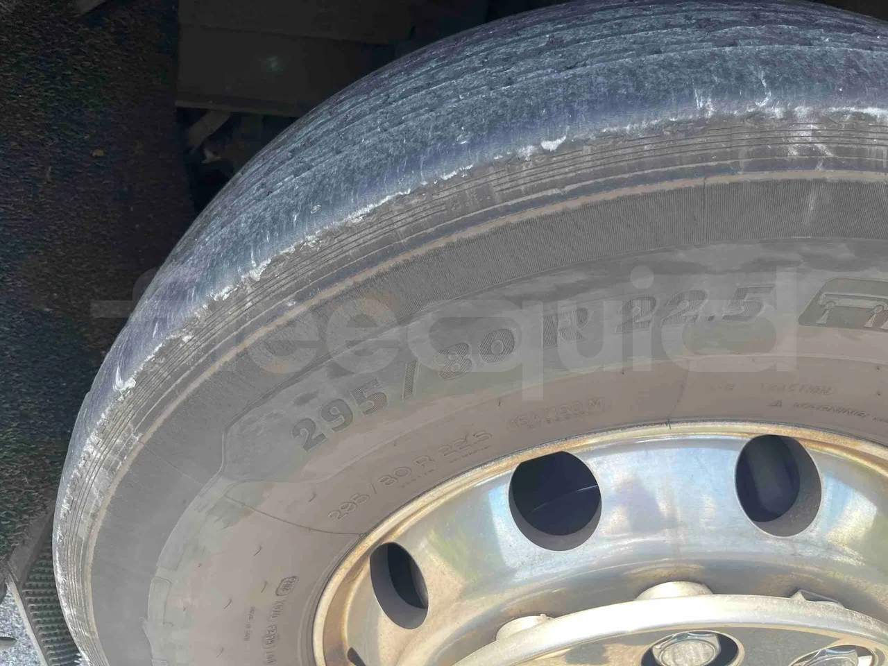 Irizar Daf - tread condition second axle tires left