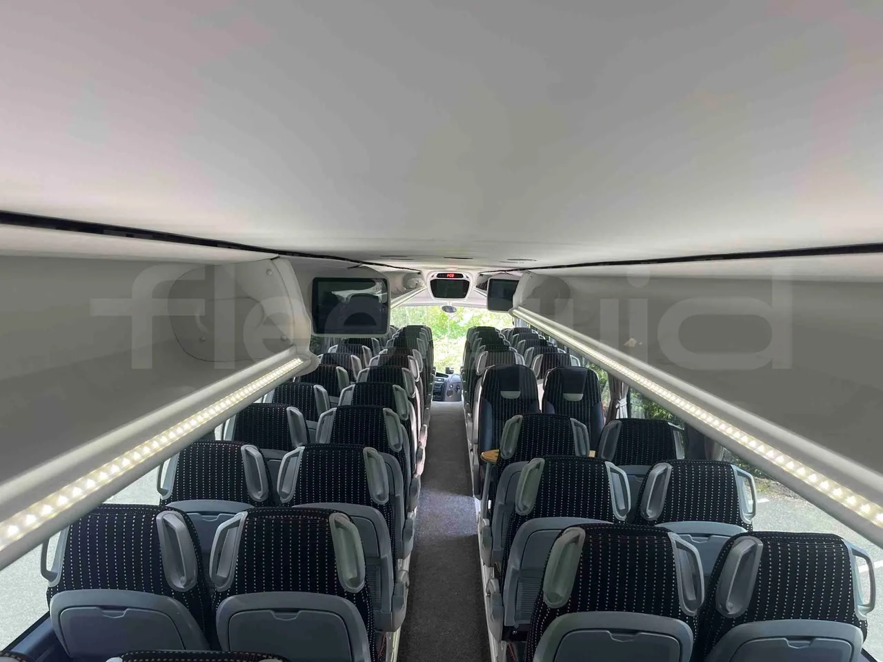 Irizar Daf - overhead compartments photo