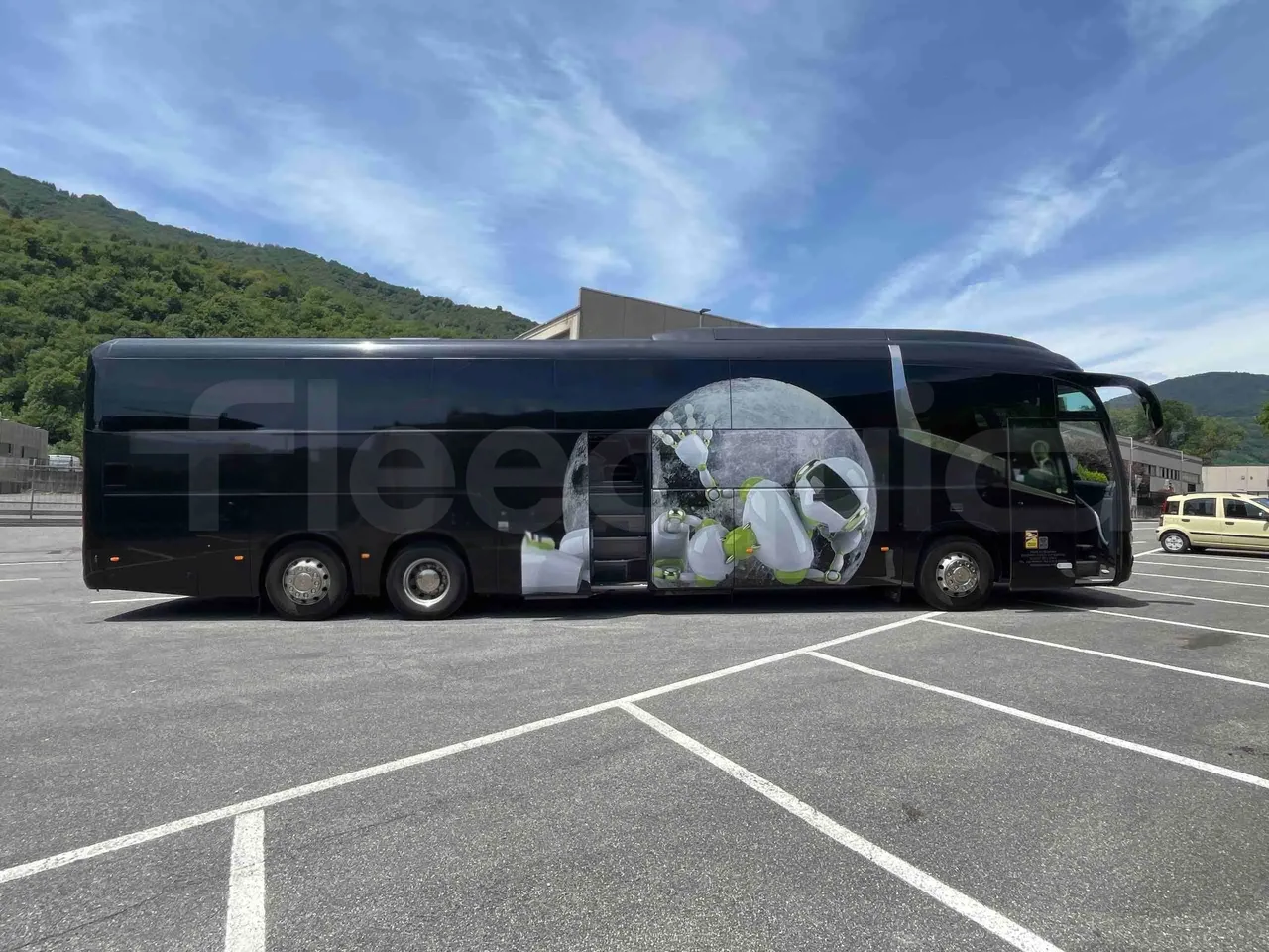 Irizar Daf - right side doors open
