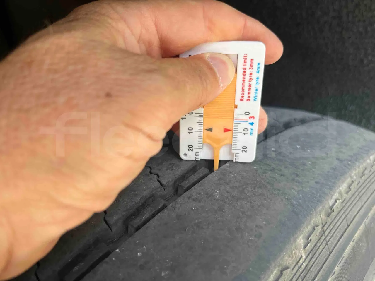 Irizar Daf - rear left tire photo