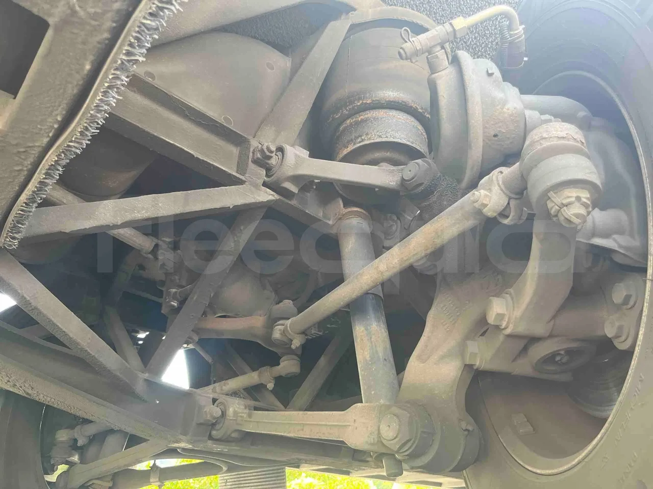 Irizar Daf - front axle left side