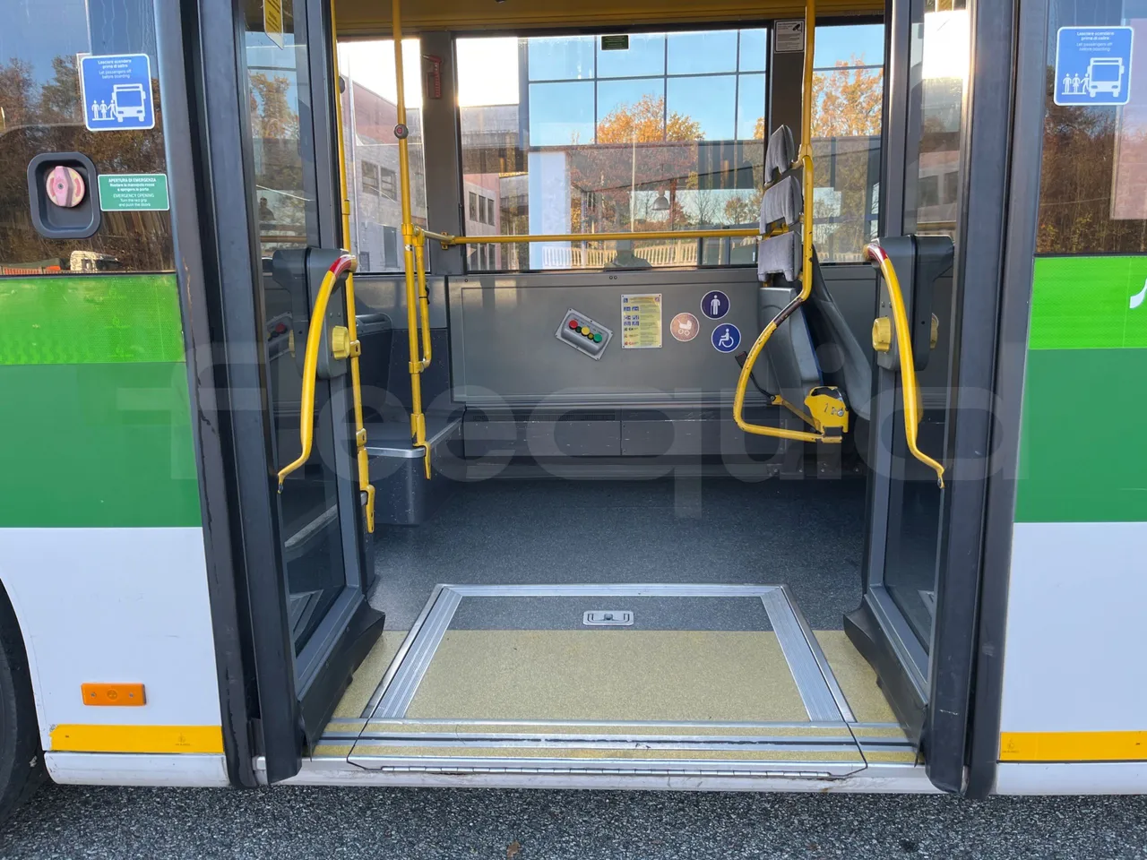 Mercedes-Benz O 530 G- 3P - Euro5 - 260kW - 17.940mt - disabled area photo