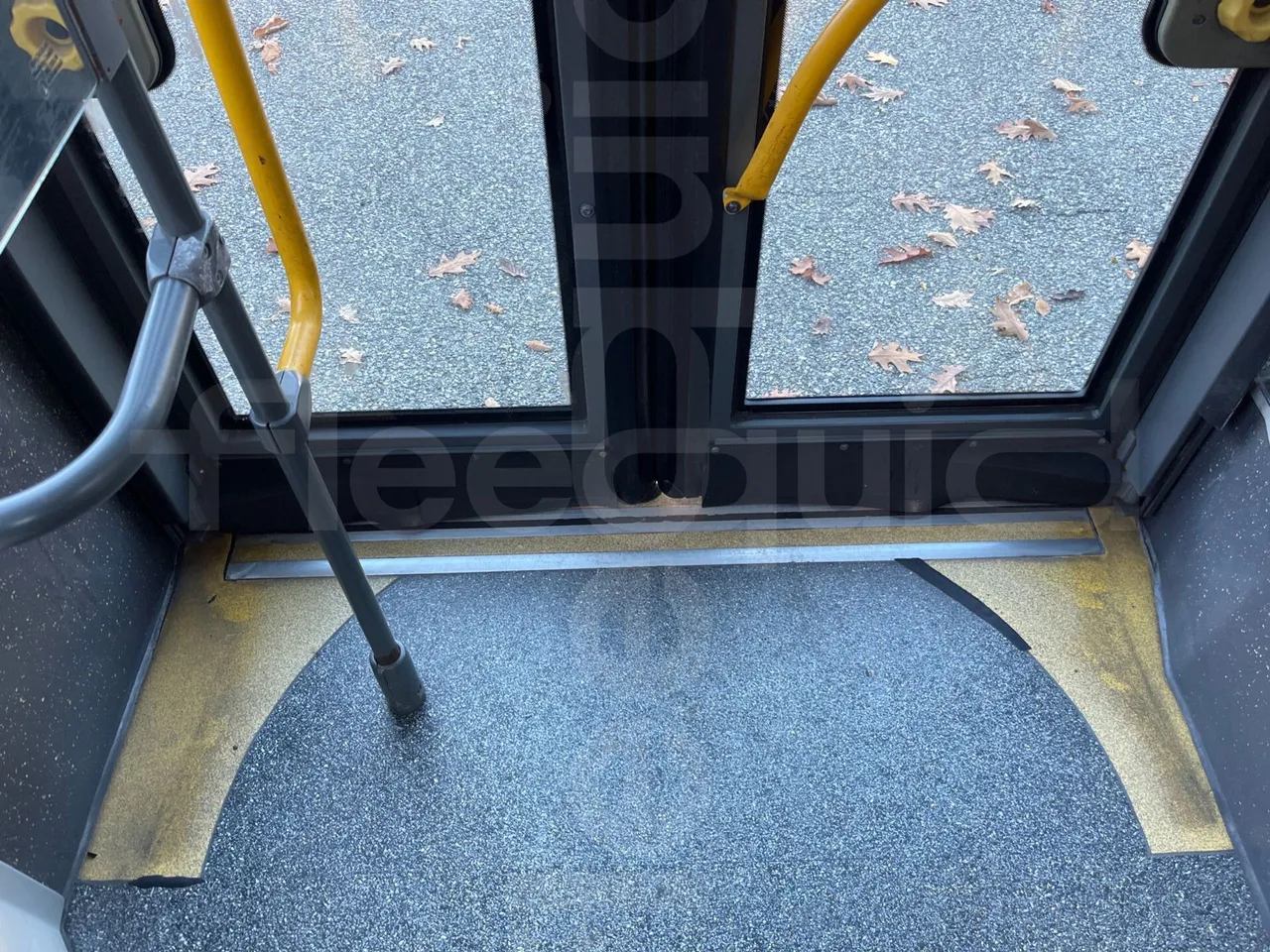 Mercedes-Benz O 530 G- 3P - Euro5 - 260kW - 17.940mt - door mechanism photo