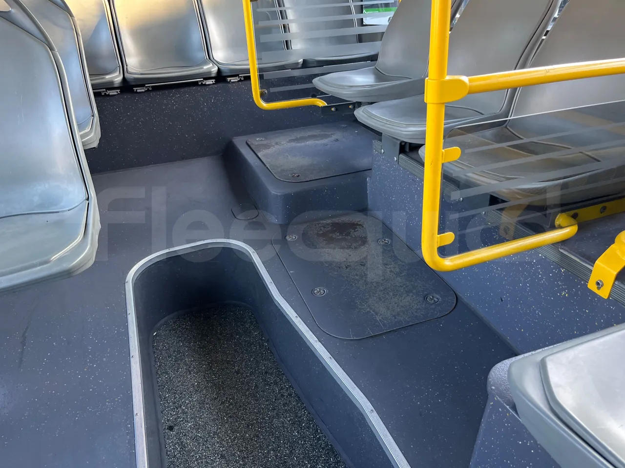 Mercedes-Benz O 530 G- 3P - Euro5 - 260kW - 17.940mt - floor hatches photo