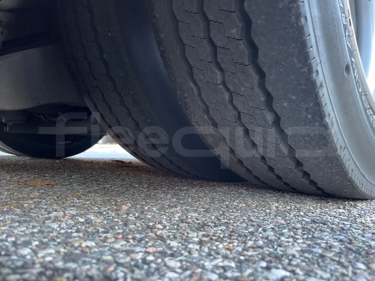 Mercedes-Benz O 530 G- 3P - Euro5 - 260kW - 17.940mt - tread condition front tires left