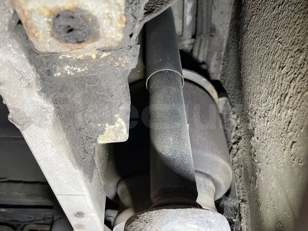 Mercedes-Benz O 530 G- 3P - Euro5 - 260kW - 17.940mt - axel 3 shock absorbers 2 right