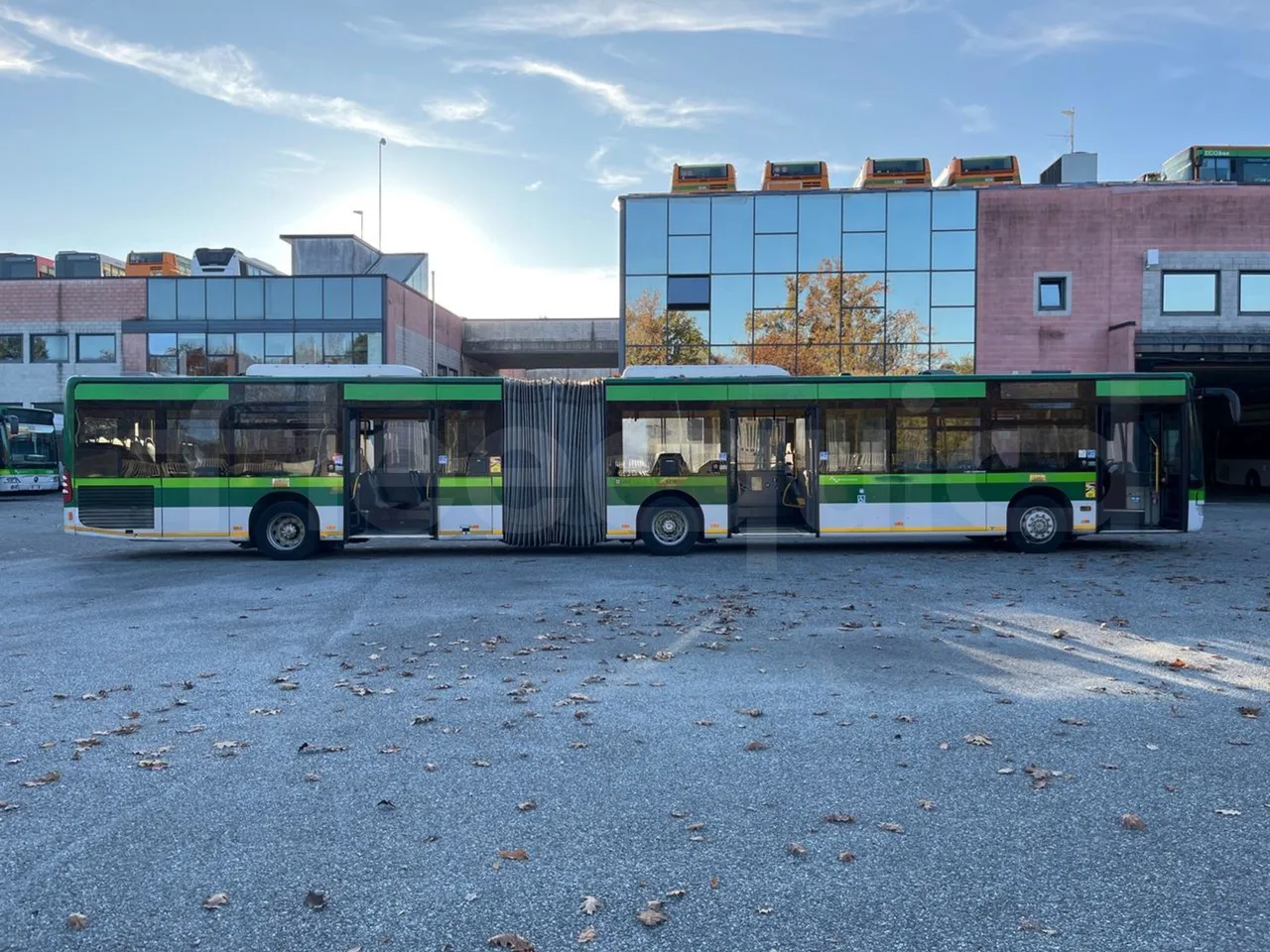 Mercedes-Benz O 530 G- 3P - Euro5 - 260kW - 17.940mt - right side doors open