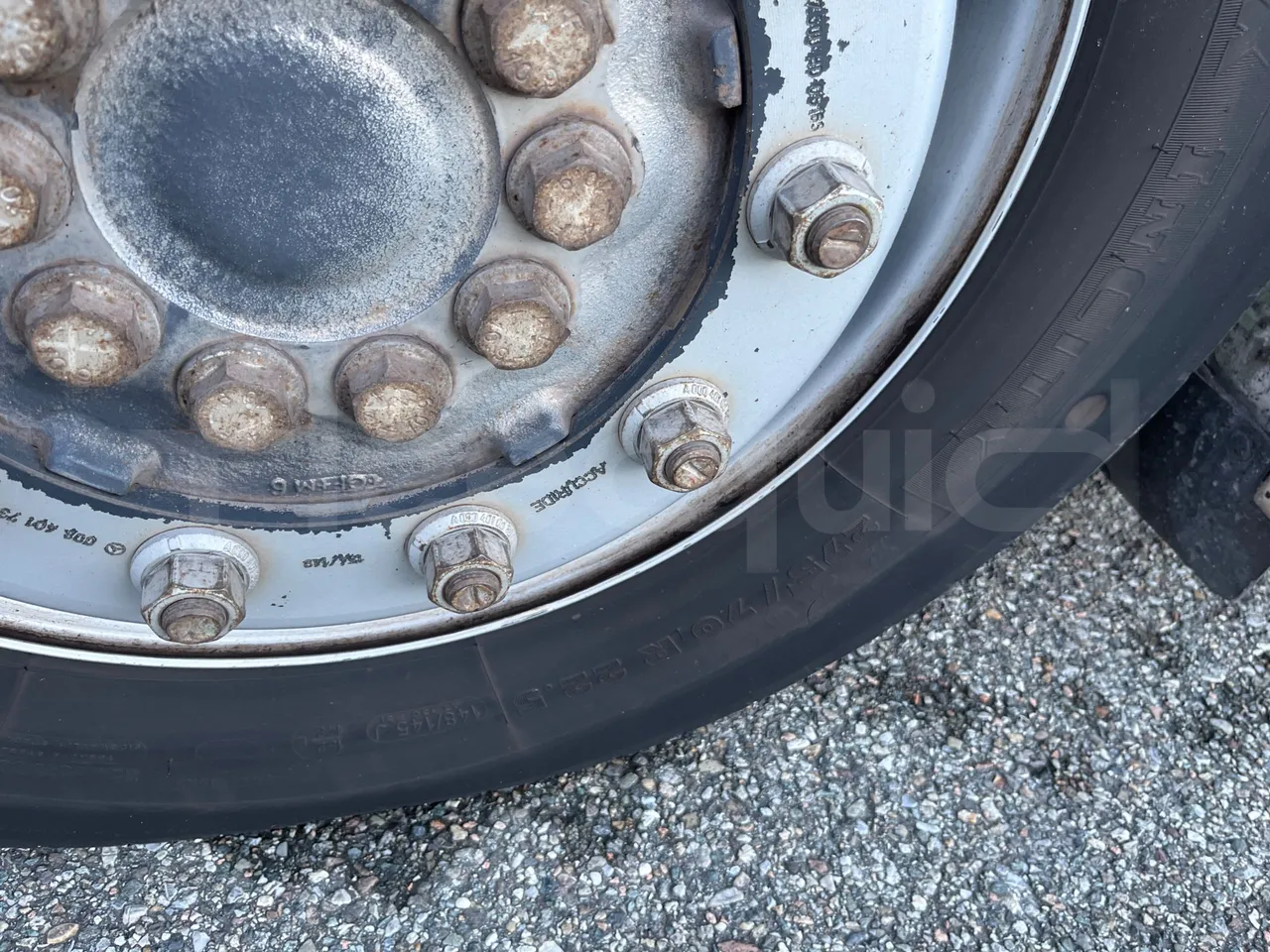 Mercedes-Benz O 530 G- 3P - Euro5 - 260kW - 17.940mt - front left tire measurements