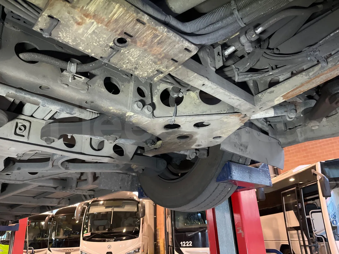 Mercedes-Benz O 530 G- 3P - Euro5 - 260kW - 17.940mt - front axle left side