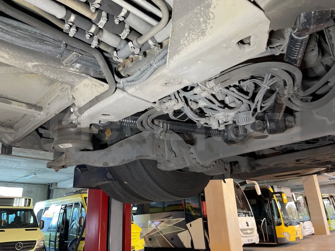 Mercedes-Benz O 530 G- 3P - Euro5 - 260kW - 17.940mt - axle 3 right side