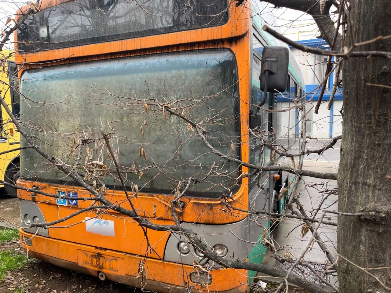 EPT Horus Ept -EUR6-88.3kW -8.040m - Base cover photo