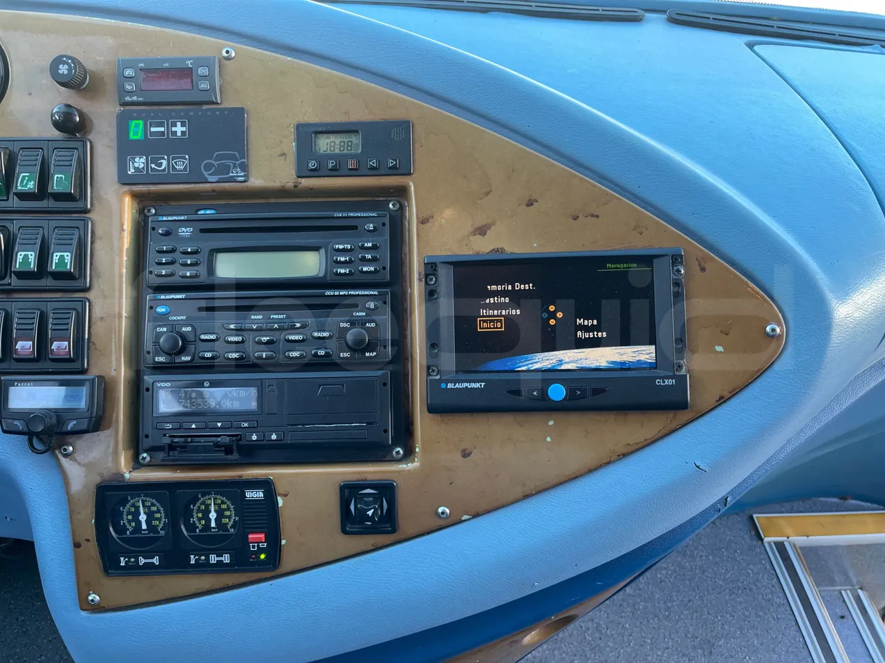 Mercedes-Benz Atlantis A4SF10 -EUR4-315kW -12.850m - radio accessories photo