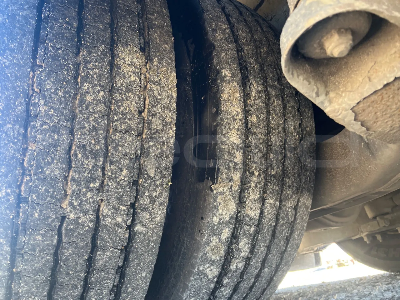 Mercedes-Benz Atlantis A4SF10 -EUR4-315kW -12.850m - tread condition second axle tires left