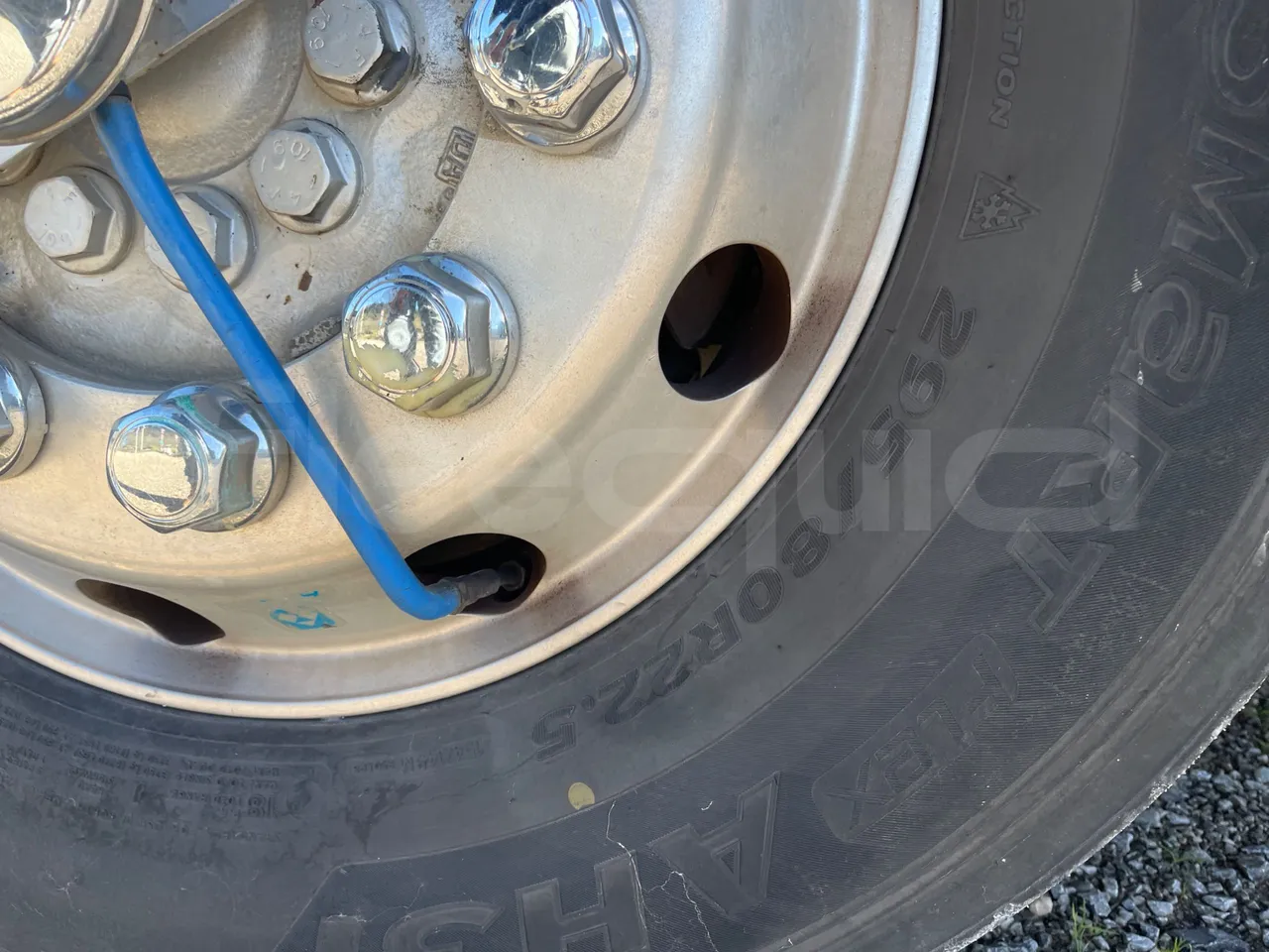 Mercedes-Benz Atlantis A4SF10 -EUR4-315kW -12.850m - rear left tire photo