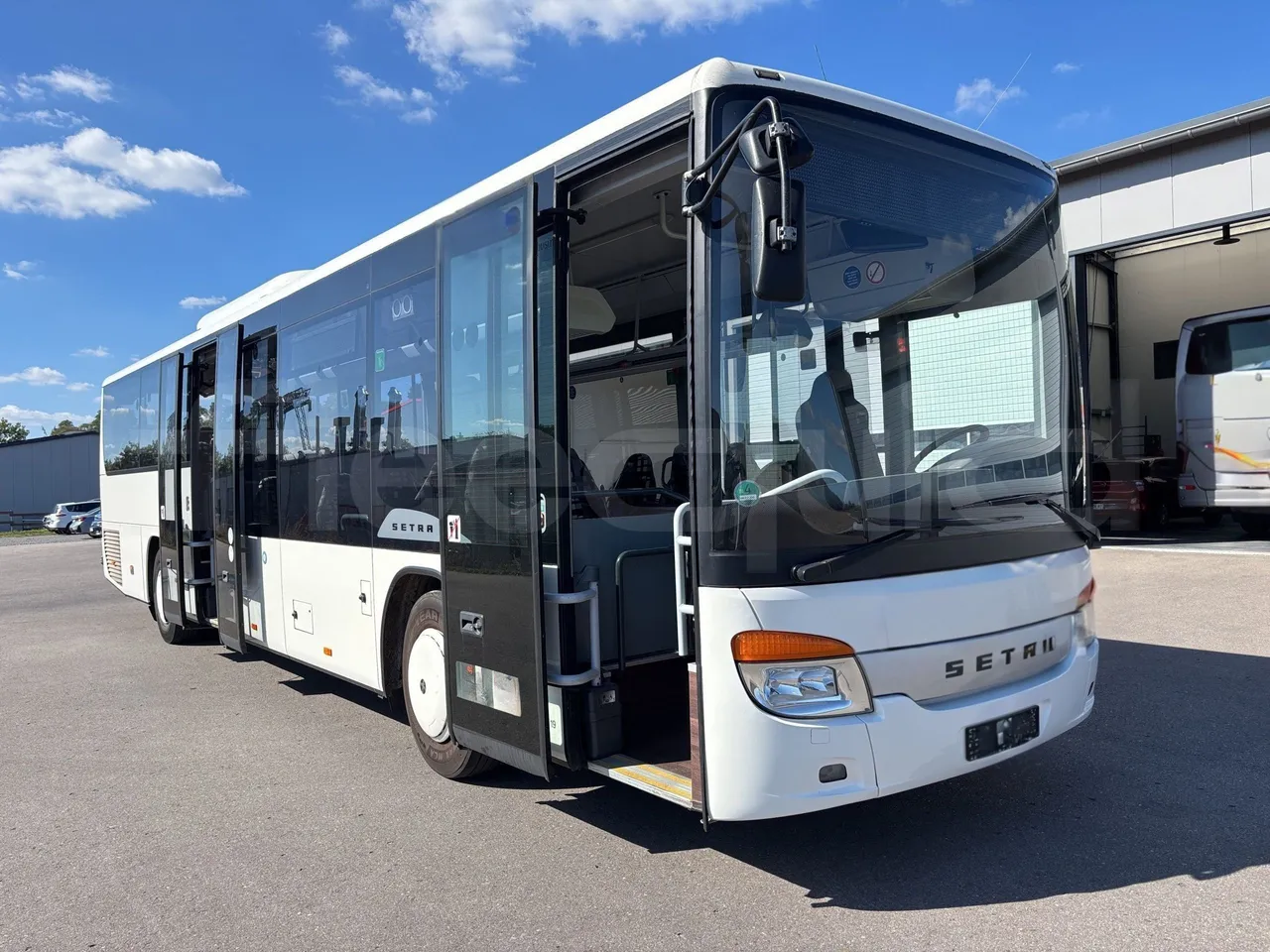 Setra S415 - 3/4 Front Right Side Doors Open