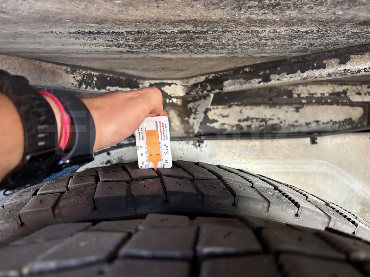 Setra S415 - Second Axle Left Side: Tyre Thickness