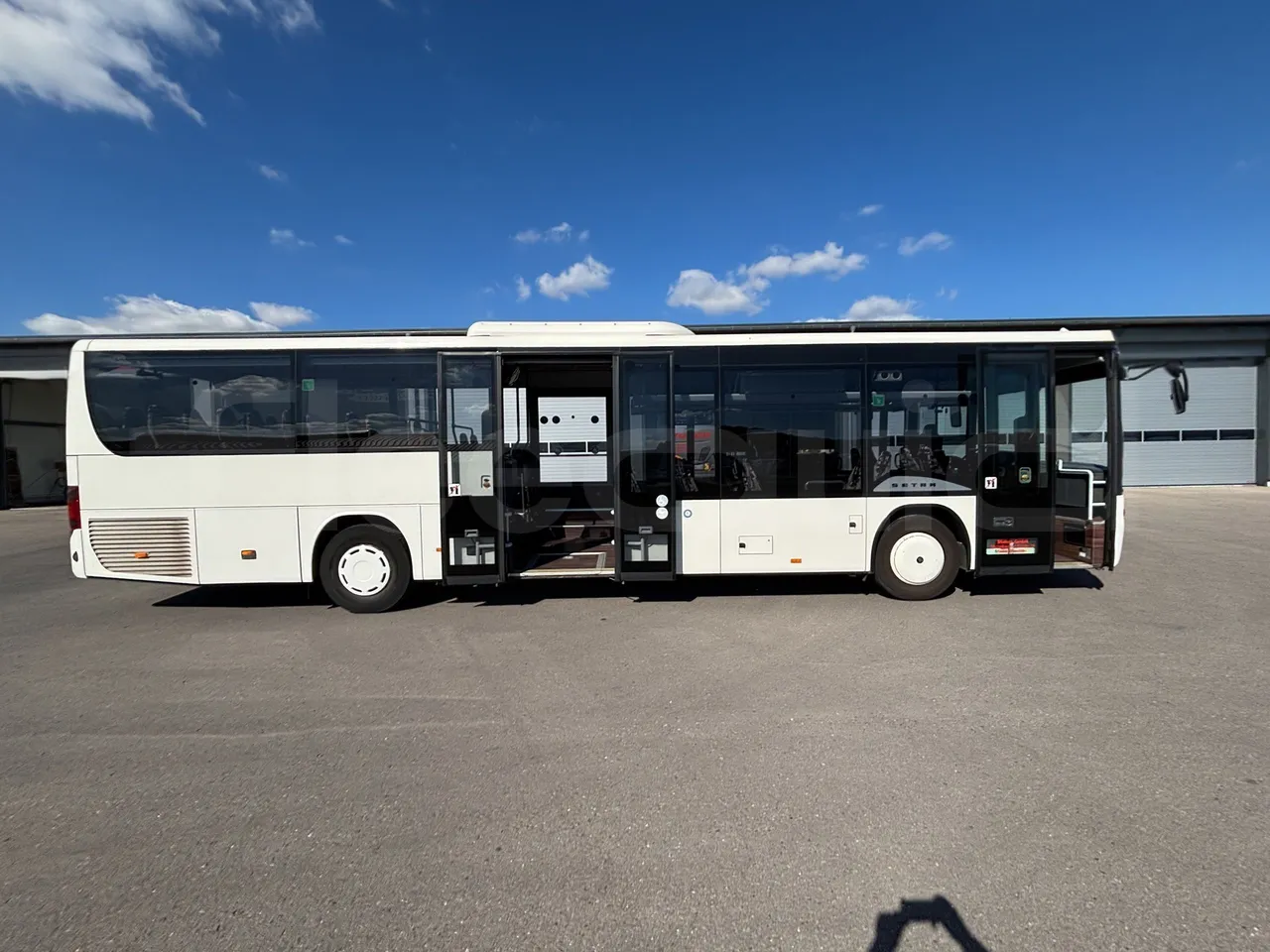 Setra S415 - Right Side Doors Open