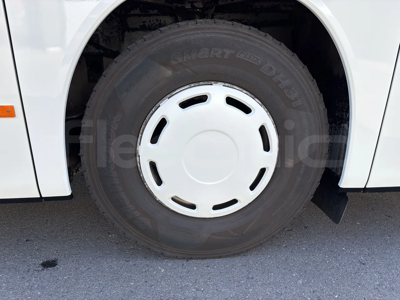 Setra S415 - First Axle Left Side: Tyre Tread