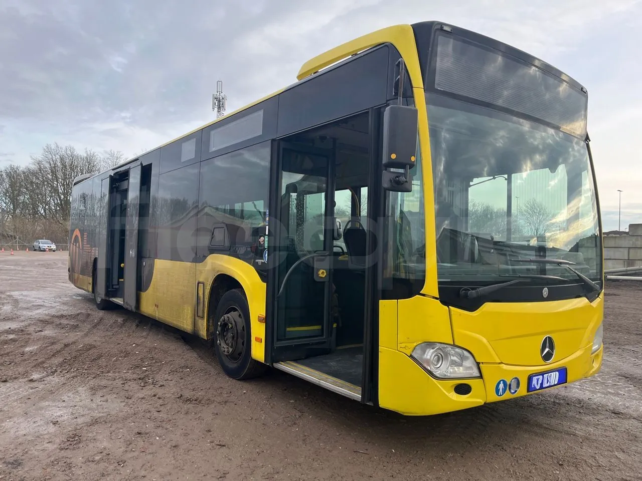 Mercedes-Benz Citaro 628 02 - Euro 6 - 220 kW - 12.140 mt - 3/4 right front doors open