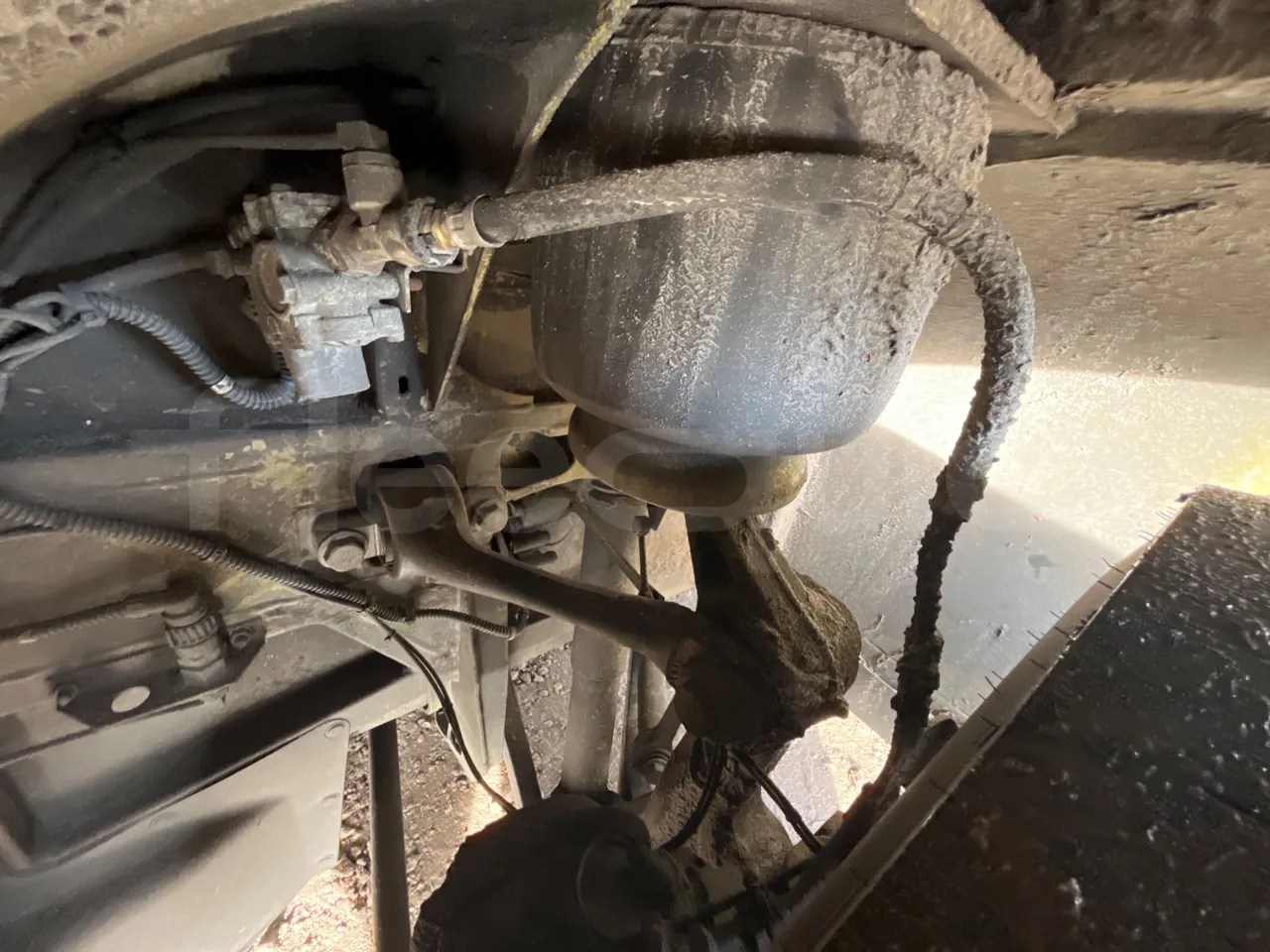 Mercedes-Benz Citaro 628 02 - Euro 6 - 220 kW - 12.140 mt - front shock absorbers left